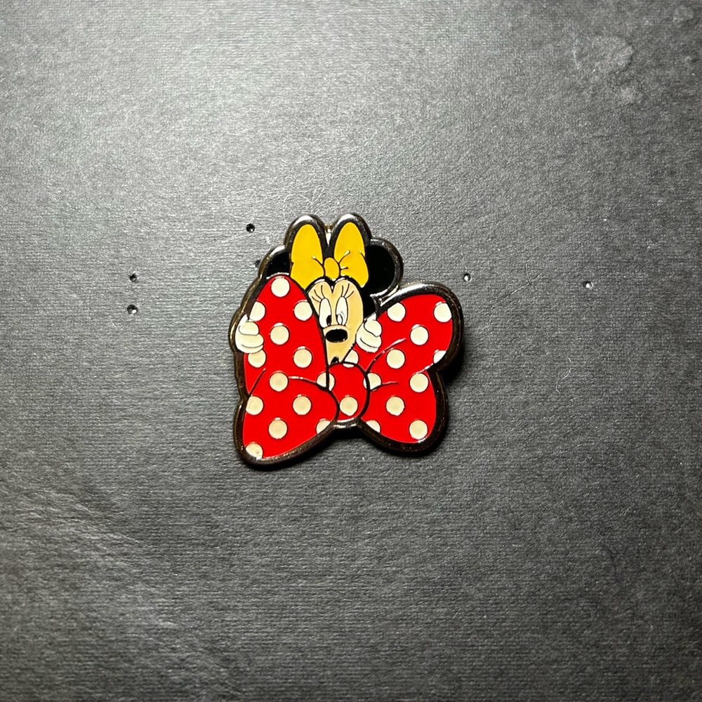 Vintage Minnie Mouse behind Red Polka Dot Bow Disney Pin - 2005